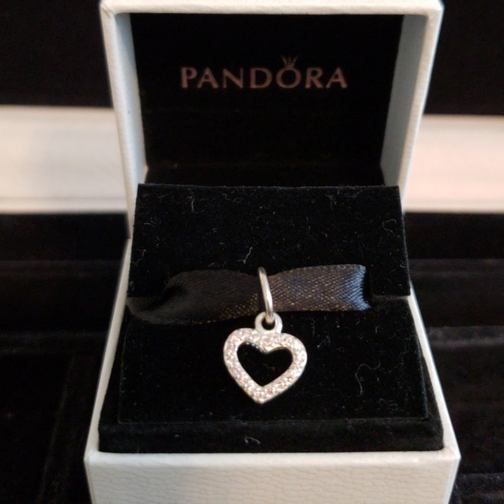 SOLD💕 Pandora Heart Dangle Charm 🕊